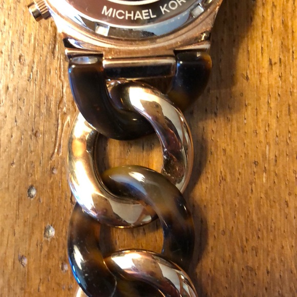 💝Michael Kors Watch 💝MAKE A REASONABLE OFFER - Picture 4 of 4